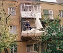 Op een balkon, voor 160 euro je dromen ingevuld.