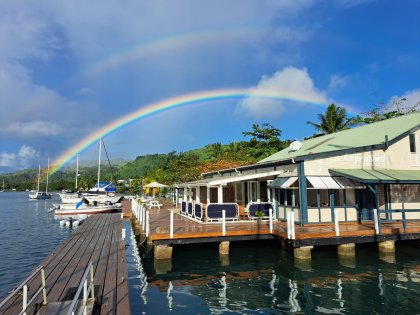 Aan de steiger bij Coprashed Marina.