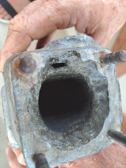 Een extra gat, wat er niet in hoort te zijn.