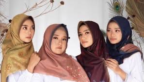 Overal de jilbab.